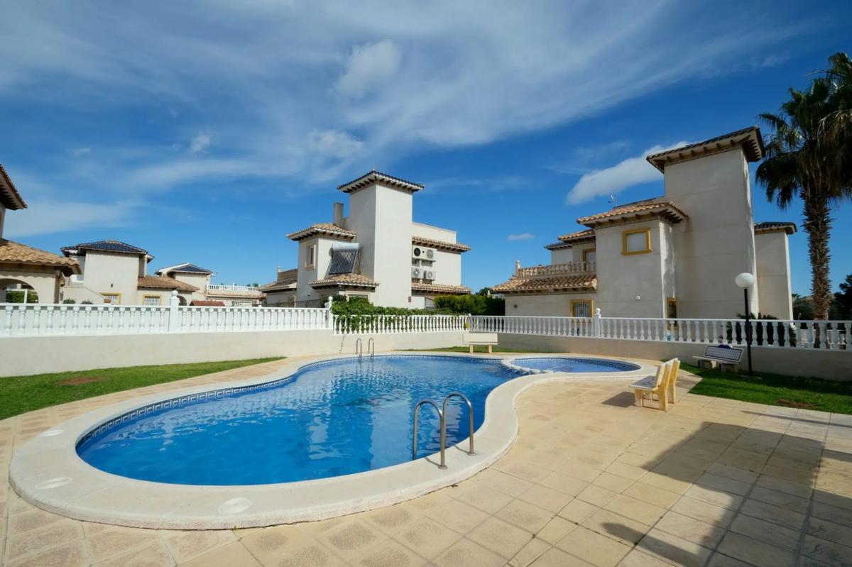 Venta de chalet adosado en  Barrio La Regia , Orihuela photo 4
