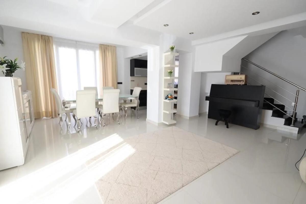 Sale of independent chalet in Barrio La Regia, Orihuela
photo 1