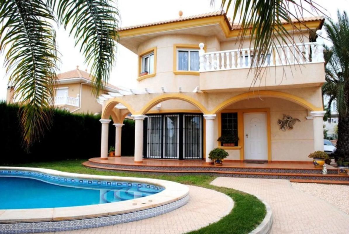 Sale of independent chalet in Barrio La Regia, Orihuela
photo 2