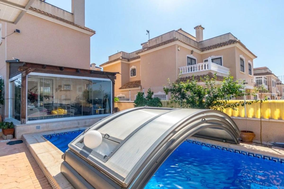 Sale of independent chalet in Barrio La Regia, Orihuela
photo 4