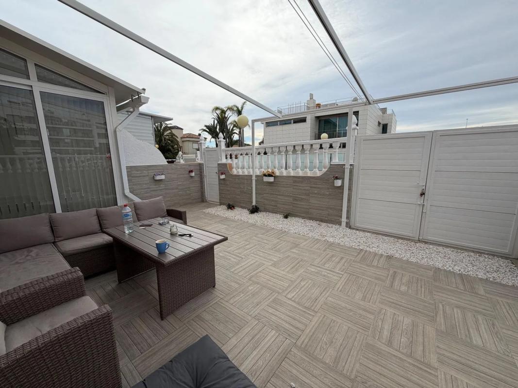 Sale of independent chalet in Barrio La Zenia, Orihuela
photo 1