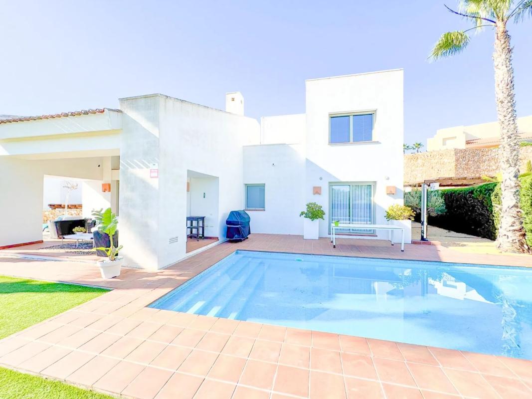 Sale of independent chalet in Barrio Las Colinas Golf, Orihuela
photo 2