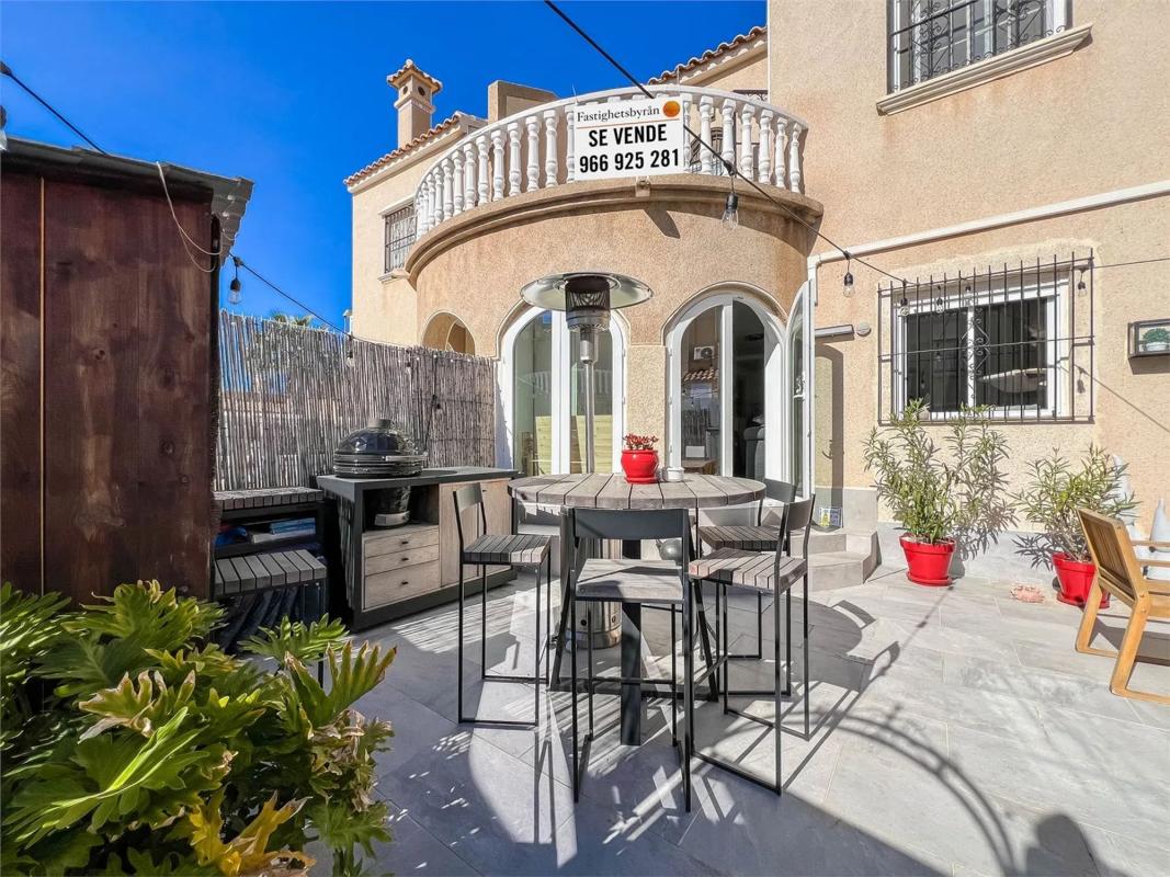 Venta de chalet adosado en Calle Peñalara , Orihuela photo 1