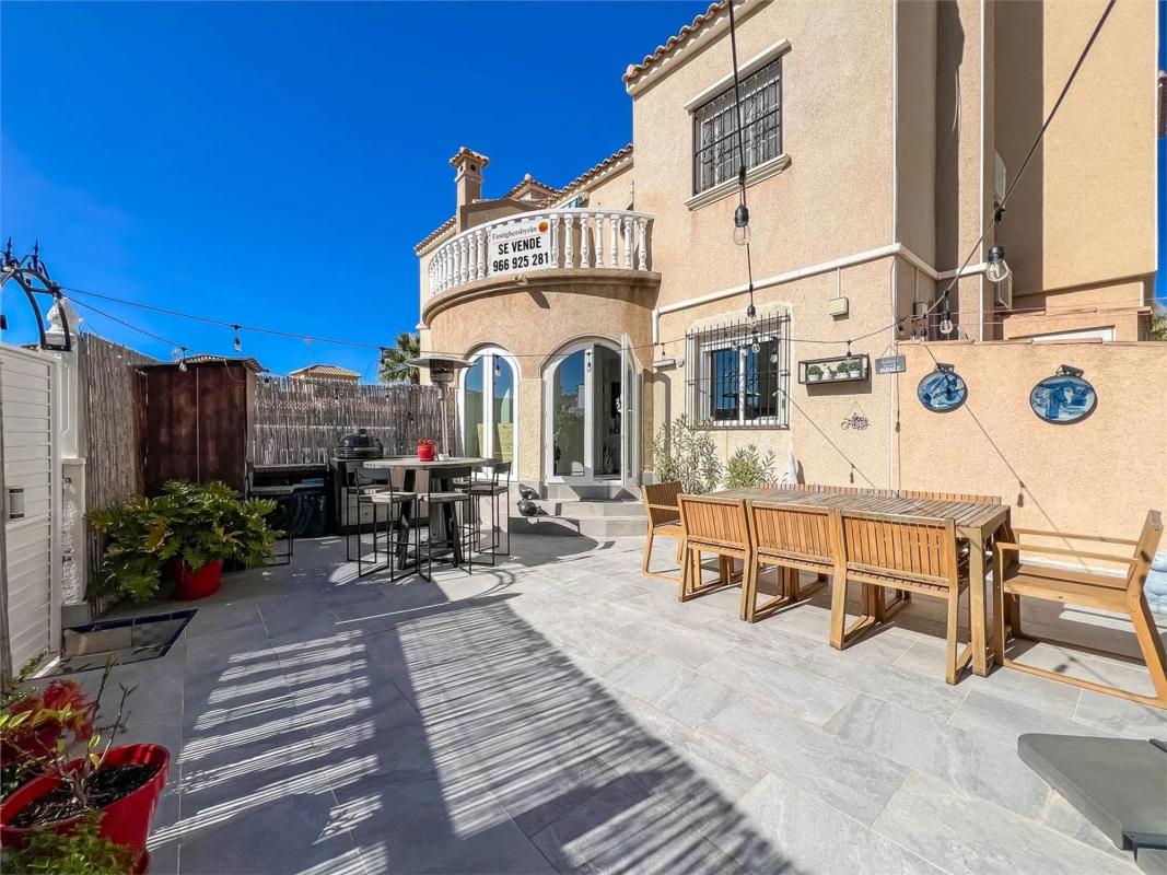 Venta de chalet adosado en Calle Peñalara , Orihuela photo 2