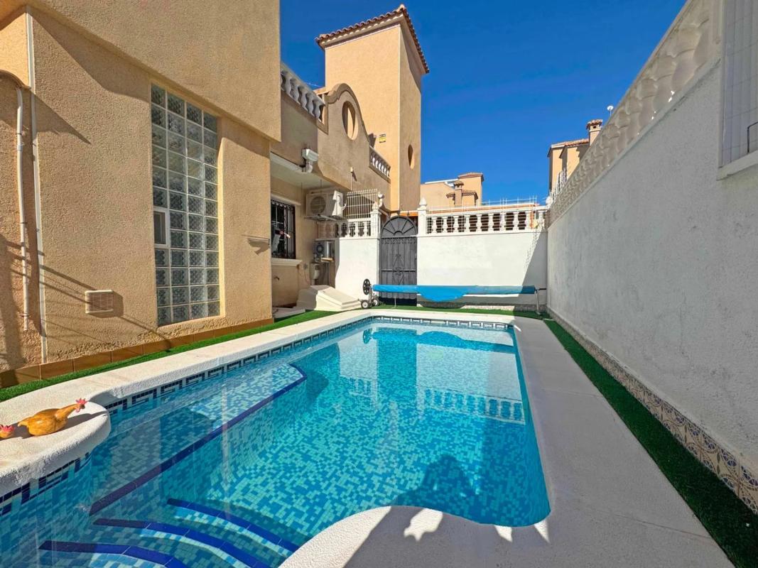 Venta de chalet adosado en Calle Peñalara , Orihuela photo 3