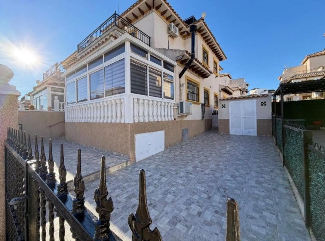 Venta de chalet adosado en Calle Galápagos , Orihuela photo 1