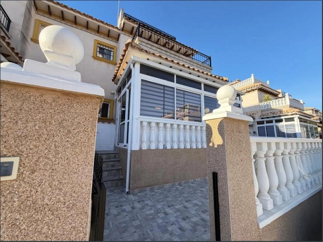 Venta de chalet adosado en Calle Galápagos , Orihuela photo 3