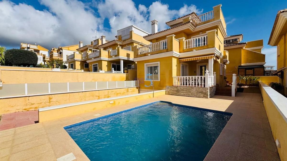 Venta de chalet independiente en Barrio Las Filipinas, Orihuela
photo 1
