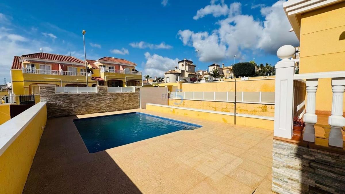 Venta de chalet independiente en Barrio Las Filipinas, Orihuela
photo 2