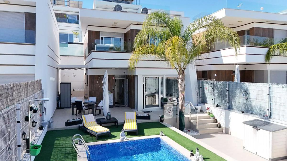 Sprzedaż niezależnego domku jednorodzinnego w Calle Pico Lobo, 19, Orihuela photo 1