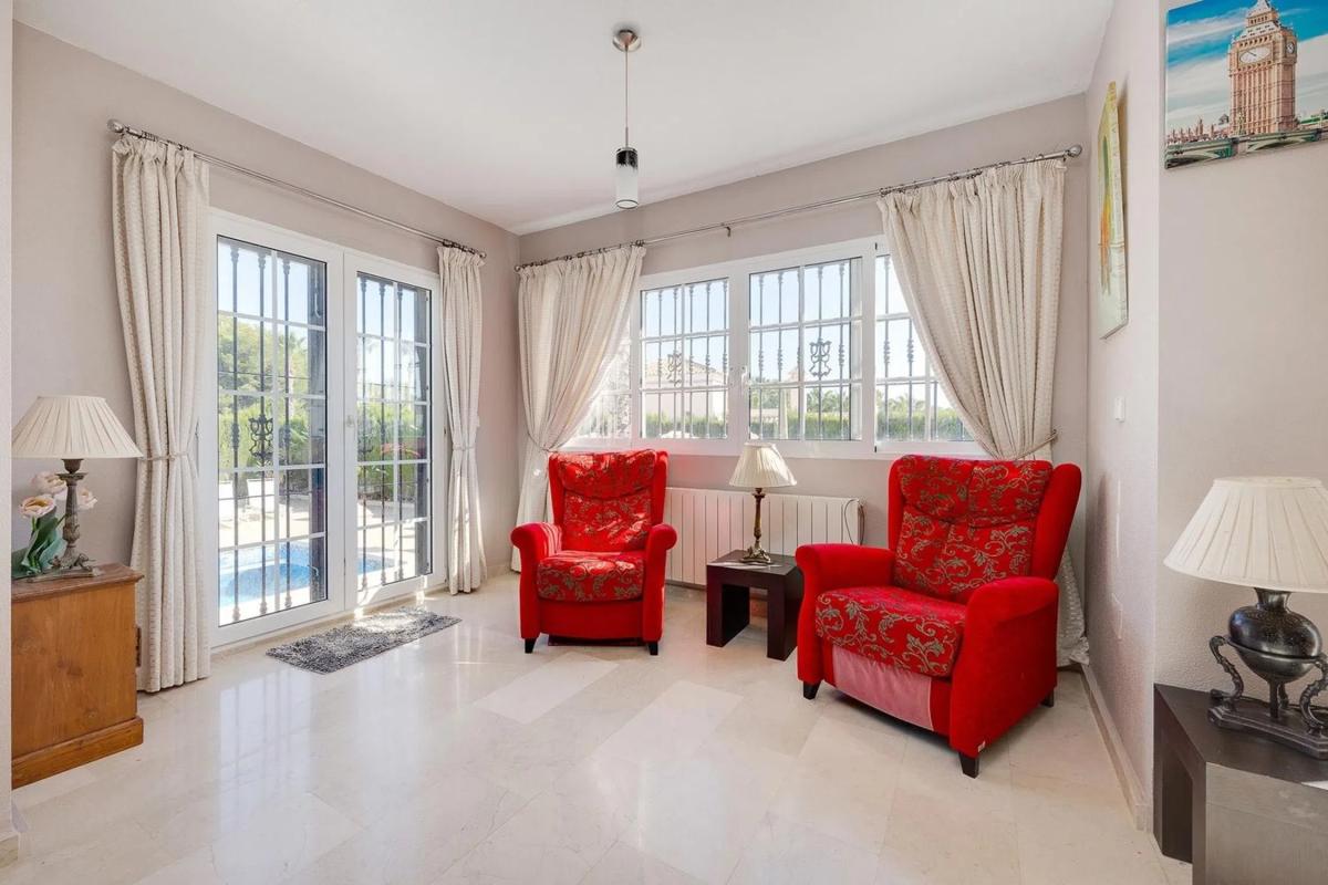 Sale of independent chalet in Barrio Las Ramblas, Orihuela
photo 3