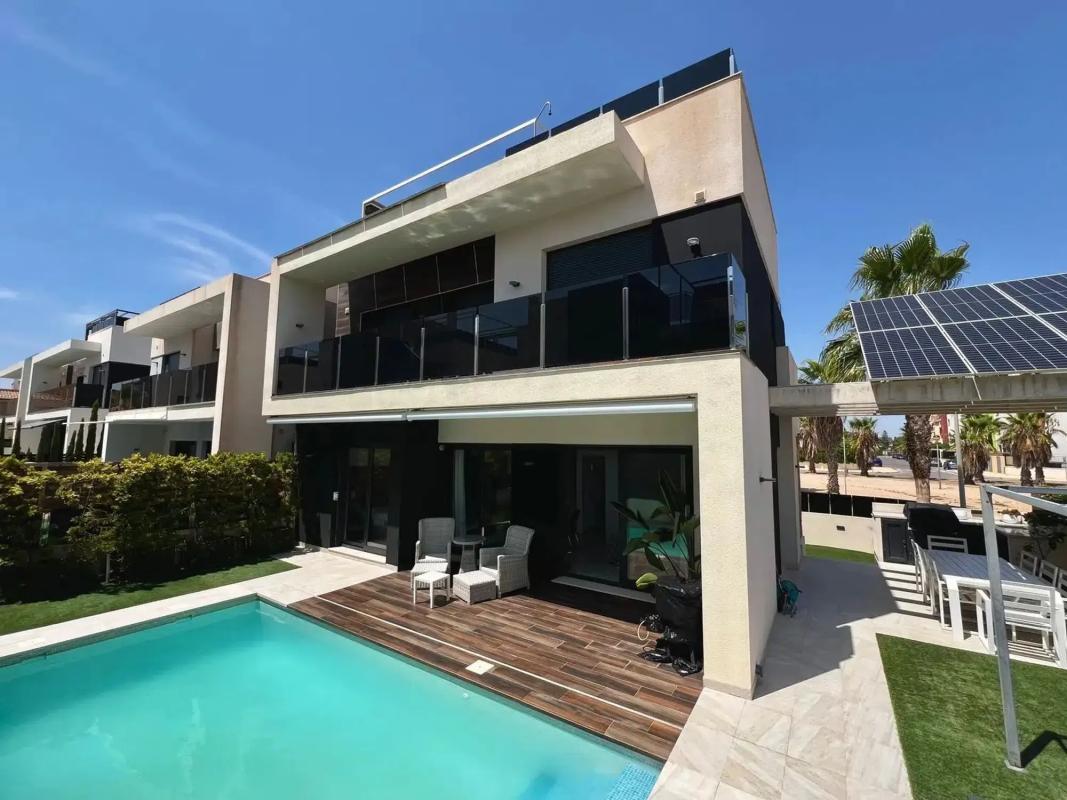 Venta de chalet independiente en Calle Cabo Ortegal, Orihuela
photo 3