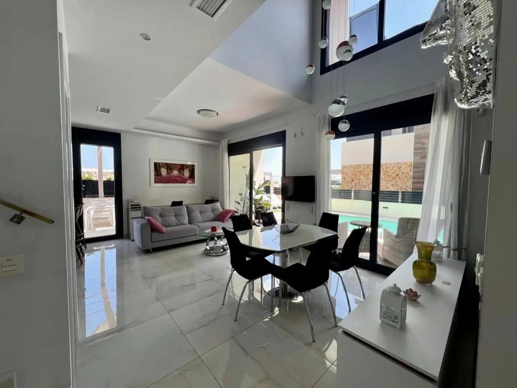 Venta de chalet independiente en Calle Cabo Ortegal, Orihuela
photo 5