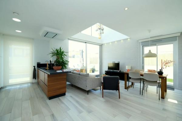 Chalet independiente en venta en Barrio Lomas de Cabo Roig, Orihuela
photo 1