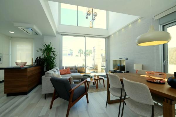 Chalet independiente en venta en Barrio Lomas de Cabo Roig, Orihuela
thumbnail 2