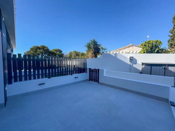 Chalet wolnostojący na sprzedaż w  Barrio Lomas de Don Juan, Orihuela photo 1