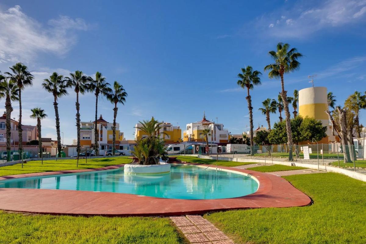 Venta de chalet independiente en Avenida de Londres, 2, Orihuela
 photo 2