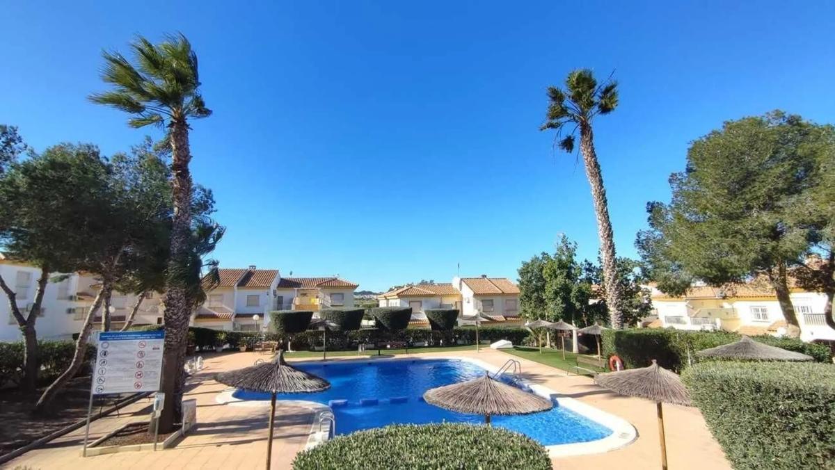 Venta de chalet adosado en  Barrio Los Balcones y los Altos , Orihuela photo 3