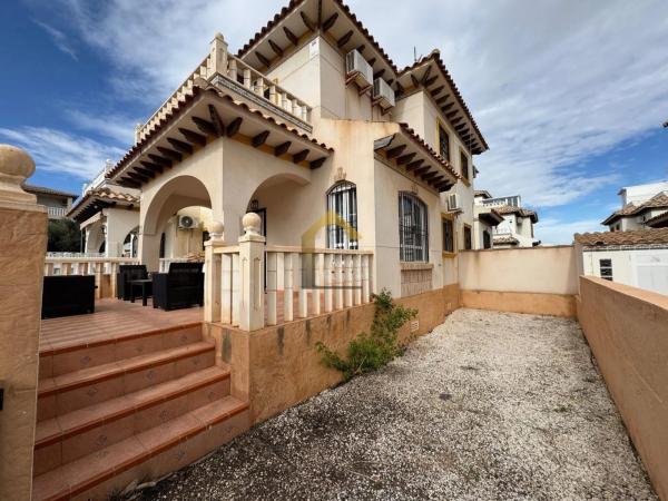Chalet adosado photo 2