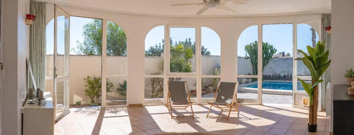 Sale of independent chalet in Calle Nicolás de Bussi, 27 b, Orihuela
photo 3