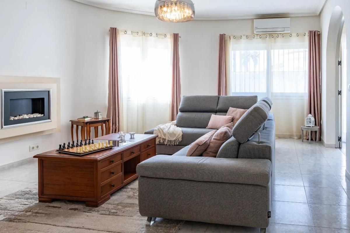 Sale of independent chalet in Calle Nicolás de Bussi, 27 b, Orihuela
photo 4
