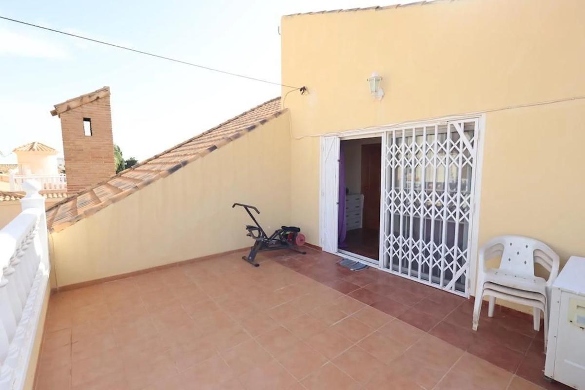 Sale of independent chalet in Barrio Playa Flamenca, Orihuela
photo 2