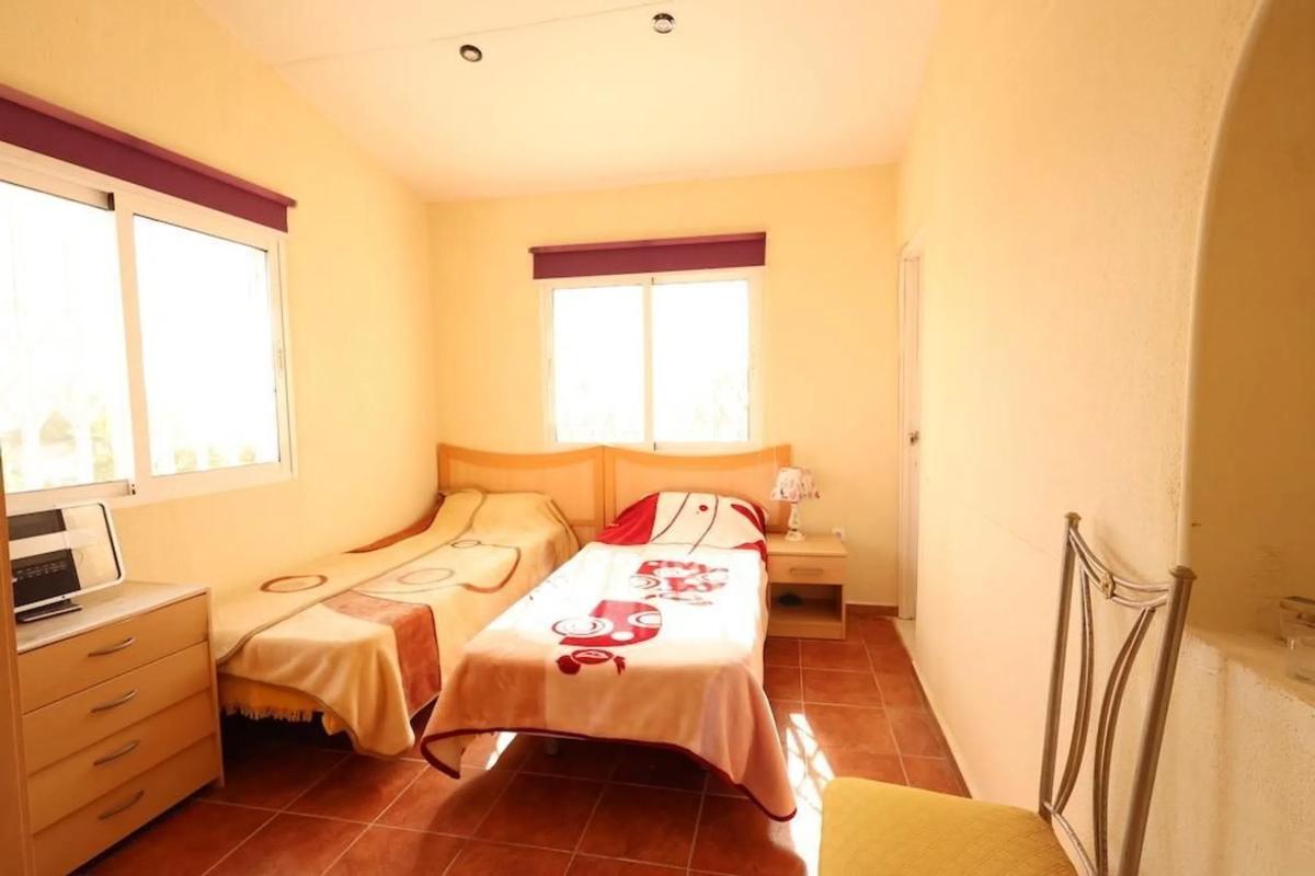 Sale of independent chalet in Barrio Playa Flamenca, Orihuela
photo 3