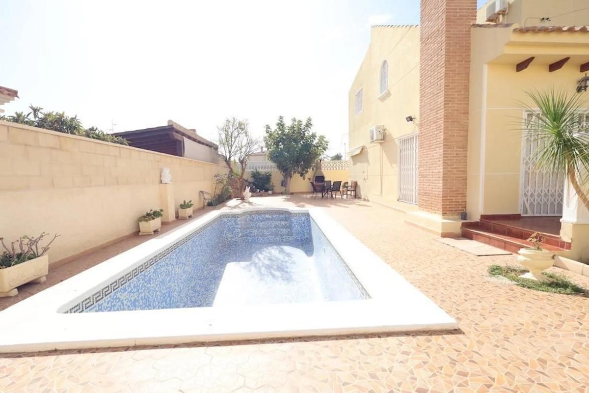 Sale of independent chalet in Barrio Playa Flamenca, Orihuela
photo 5