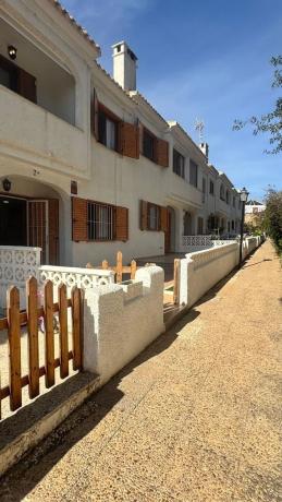 Chalet adosado en calle Jazmines photo 3