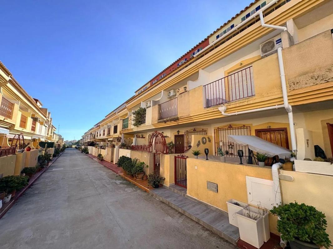 Venta de chalet adosado en  Barrio Playa Flamenca , Orihuela photo 4