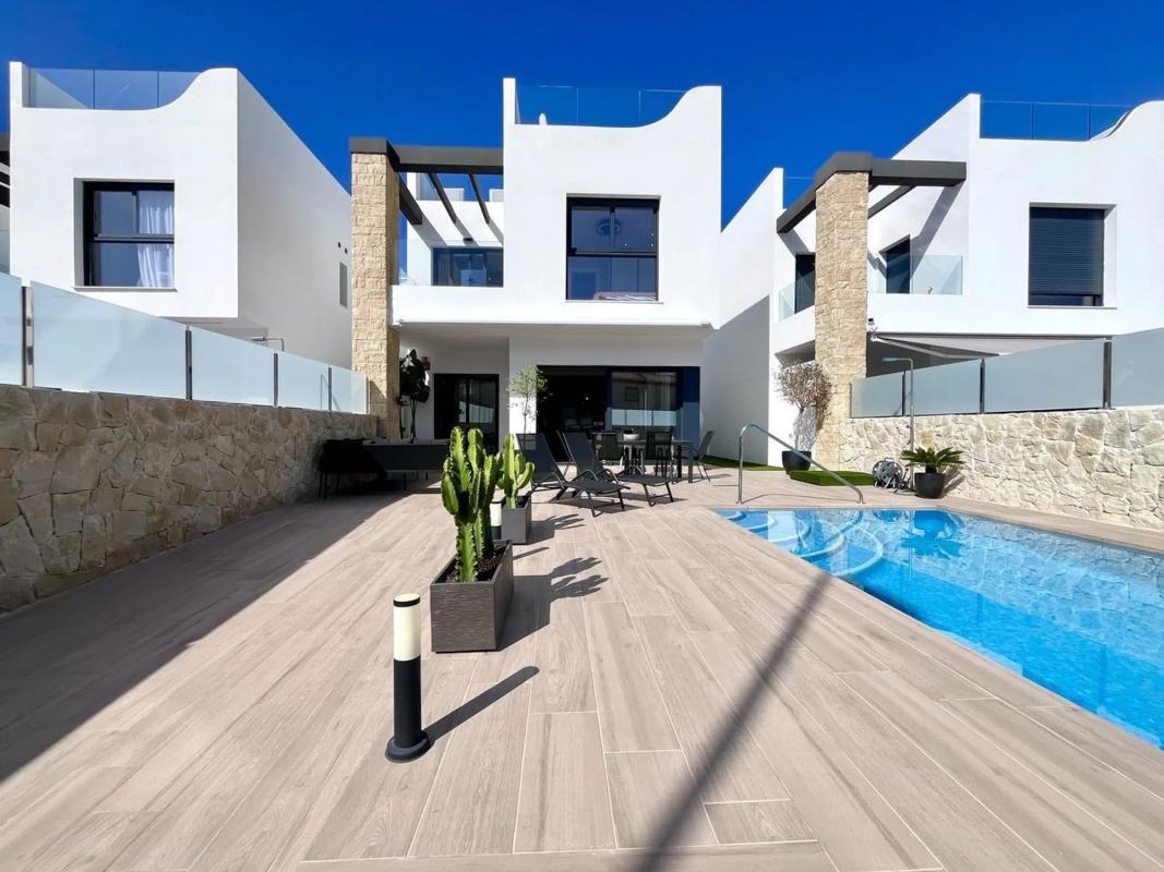 Venta de chalet independiente en Barrio Punta Prima, Orihuela
photo 1