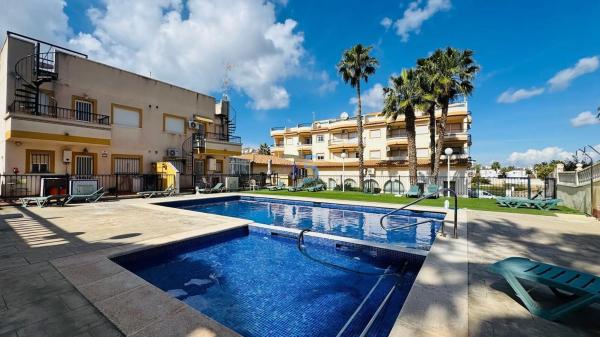 Venta de piso en Barrio Villamartín, Orihuela
 photo 1