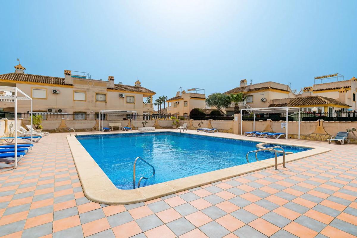 Venta de chalet adosado en UR PAU 8, 5 , Orihuela photo 1