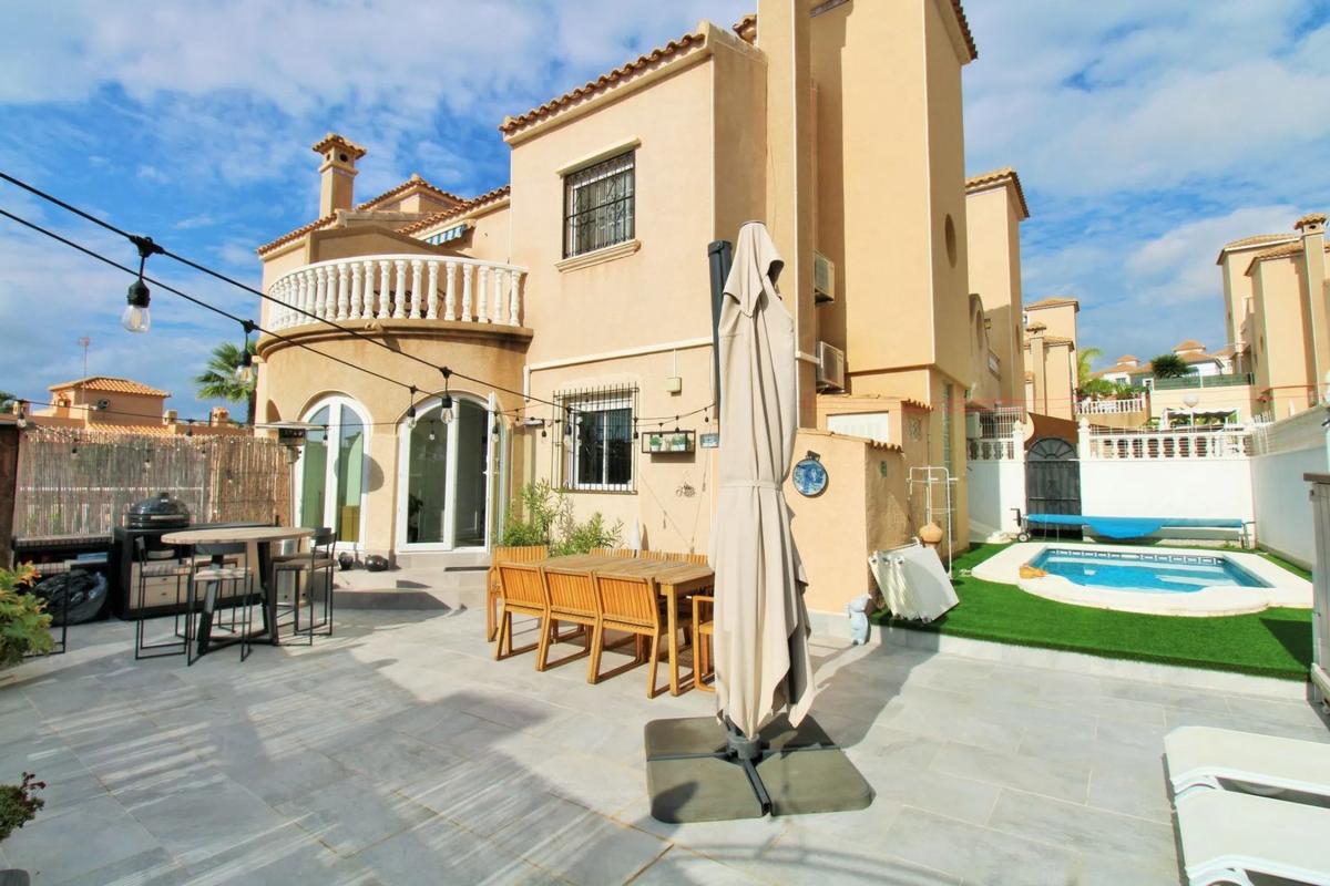 Sprzedaż niezależnego domku jednorodzinnego w  Barrio Villamartín, Orihuela photo 5