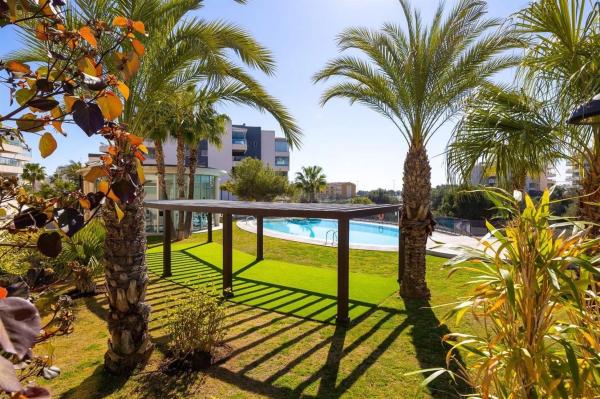 Chalet independiente en venta en Calle Vainilla, Orihuela
photo 1