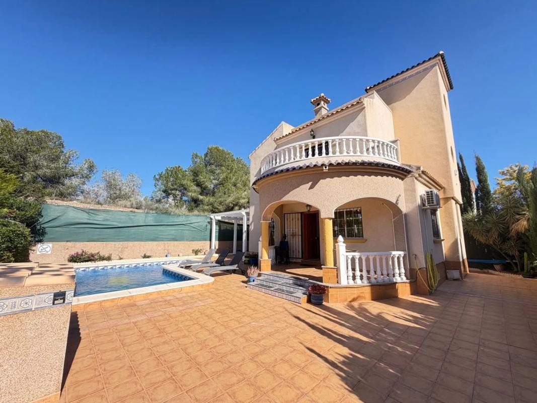 Sale of independent chalet in Barrio Villamartín, Orihuela
photo 1