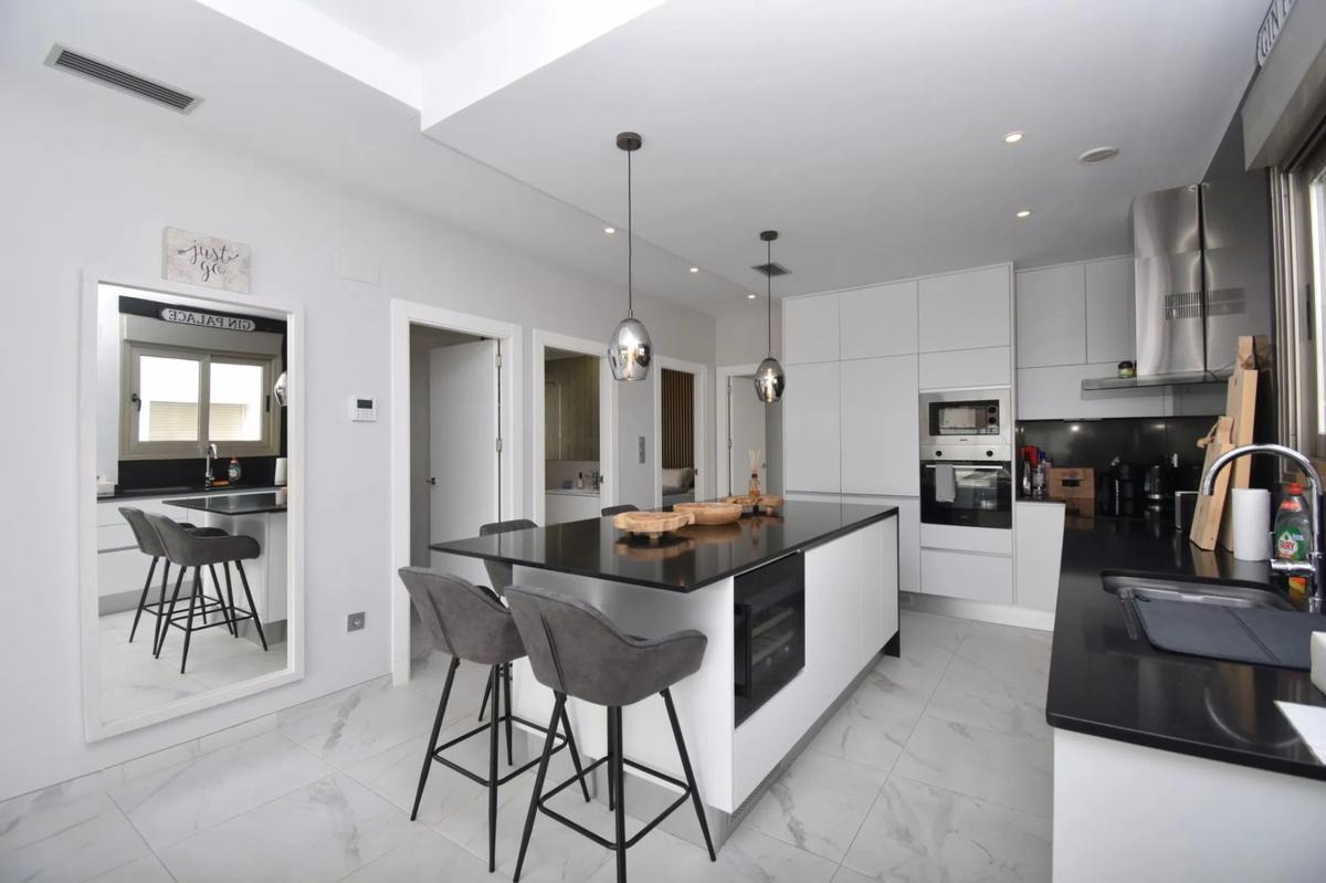 Venta de chalet independiente en Barrio Villamartín, Orihuela
photo 1