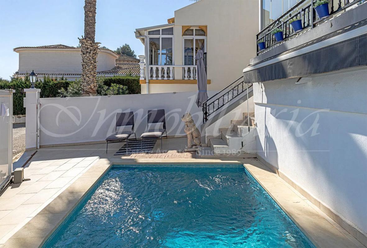 Sale of independent chalet in Avenida de las Brisas, Orihuela
photo 4