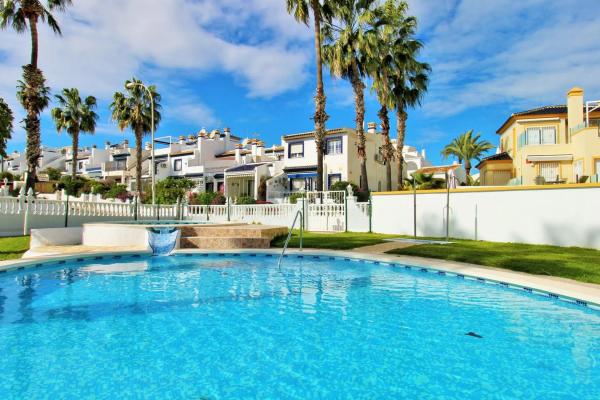 Chalet pareado en calle Canal de La Mancha, 39 photo 1
