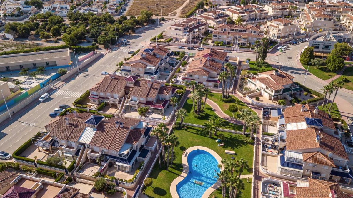 Venta de piso en Calle Pino Piñonero, 1, Orihuela
photo 2