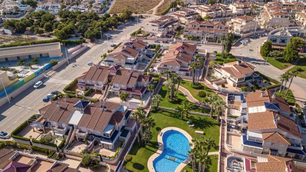 Venta de piso en Calle Pino Piñonero, 1, Orihuela
 photo 2