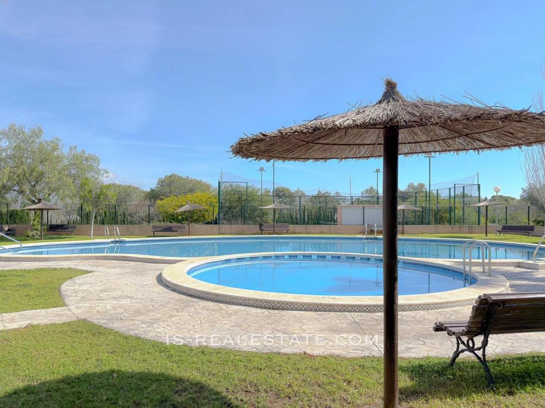 Sale of independent chalet in Barrio Zona Lago - Los Almendros, Orihuela
photo 3