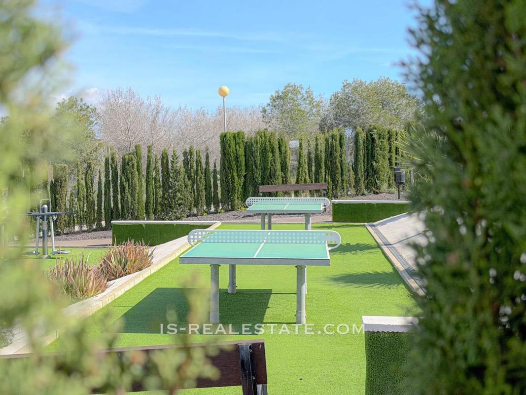 Sale of independent chalet in Barrio Zona Lago - Los Almendros, Orihuela
photo 5