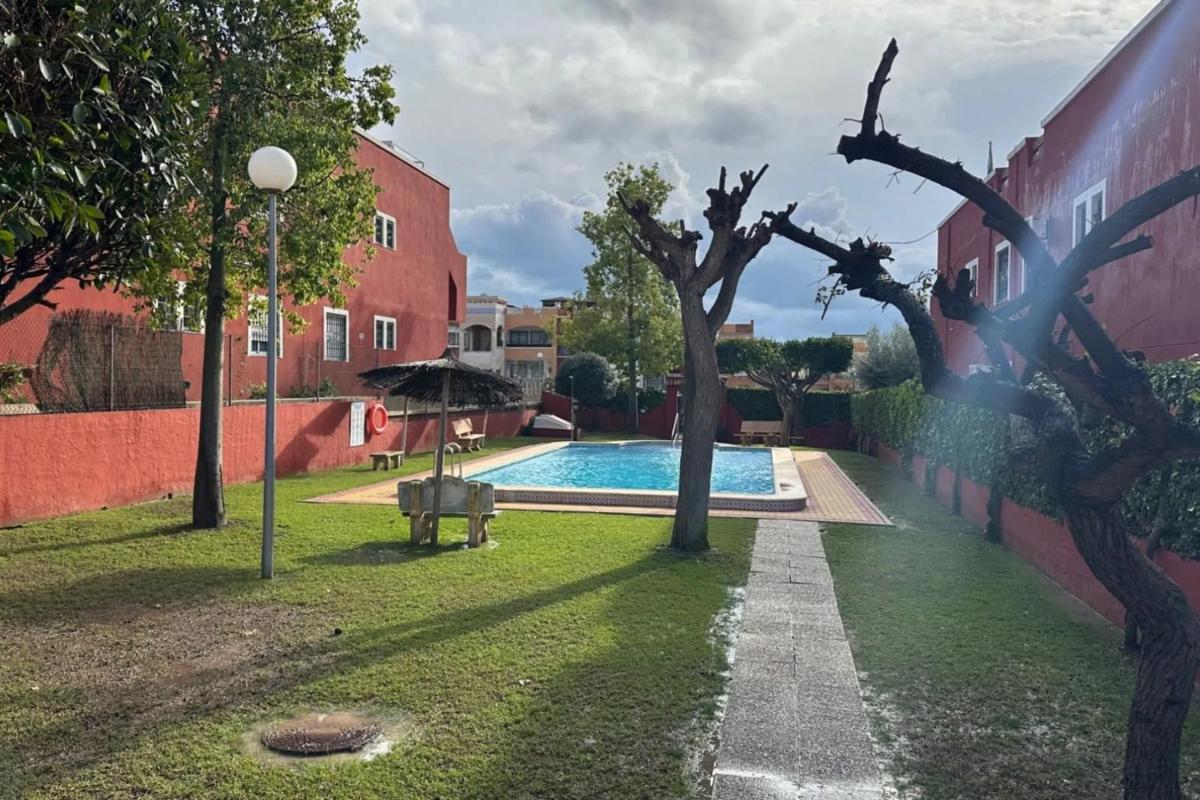 Sprzedaż niezależnego domku jednorodzinnego w Calle Laguna de Sariñena, Orihuela photo 3