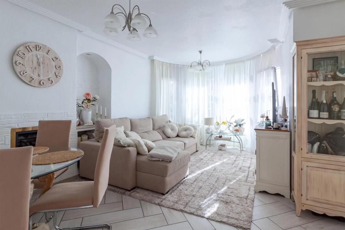 Sale of independent chalet in Barrio Zona Lago - Los Almendros, Orihuela
photo 1