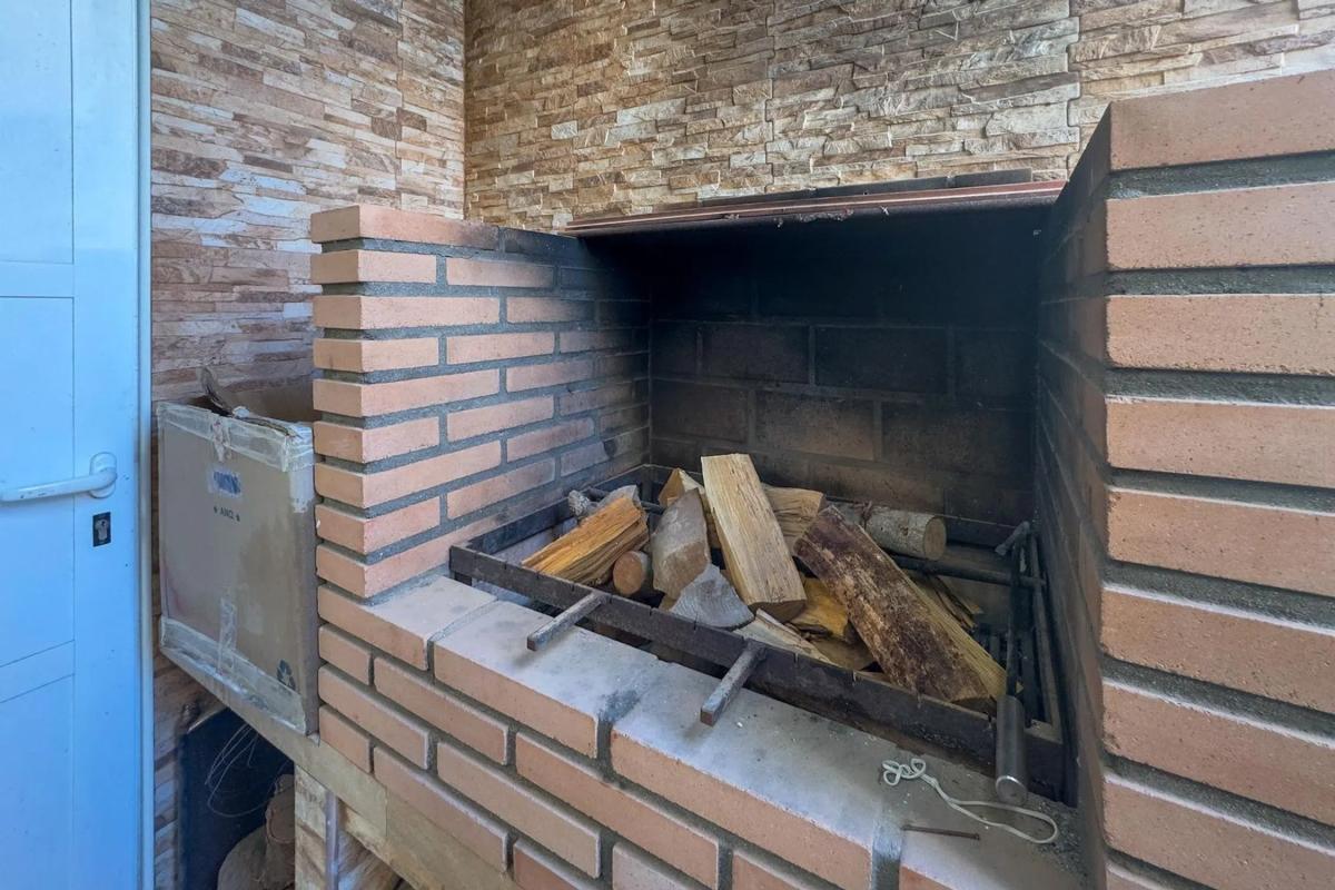Sale of independent chalet in Barrio Zona Lago - Los Almendros, Orihuela
photo 2
