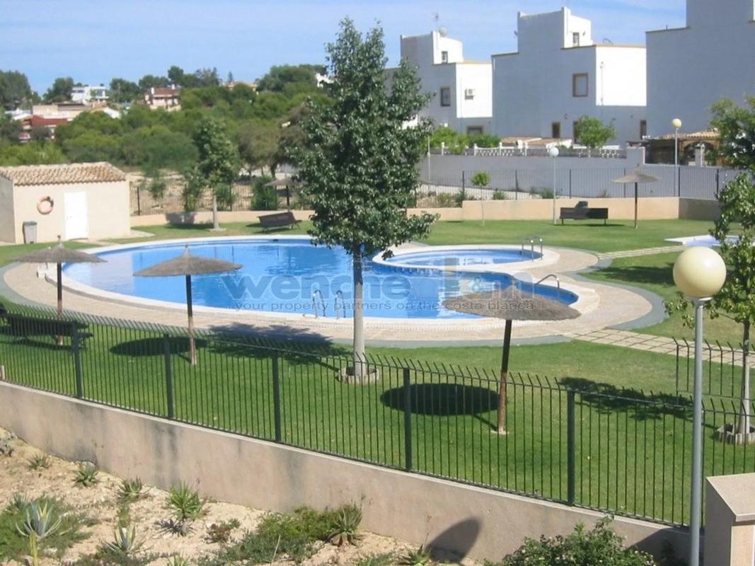 Venta de chalet independiente en Barrio Zona Lago - Los Almendros, Orihuela
photo 2