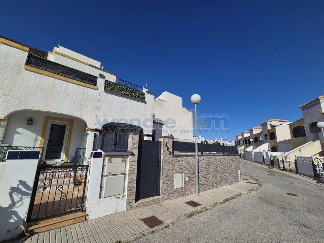 Venta de chalet independiente en Barrio Zona Lago - Los Almendros, Orihuela
photo 4