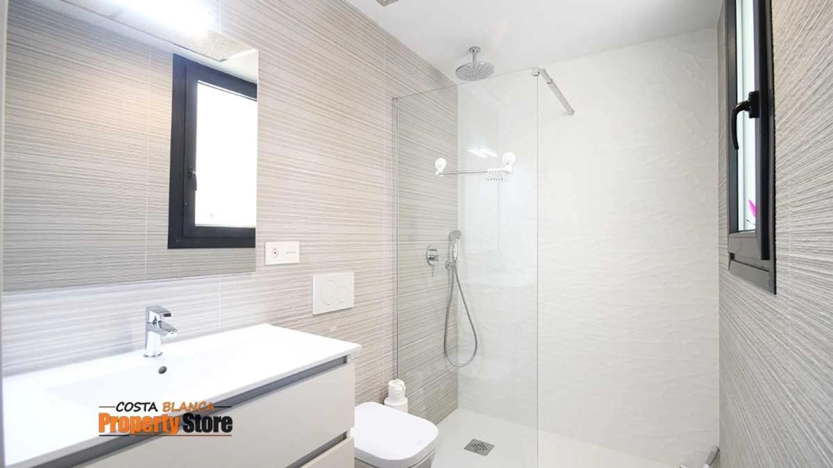 Venta de piso en Barrio Zona Lago - Los Almendros, Orihuela
 photo 2