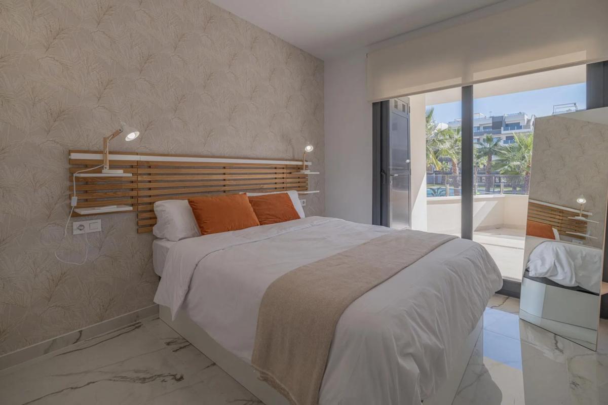 Venta de piso en Calle Lagos de Covadonga s/n, Orihuela
photo 1